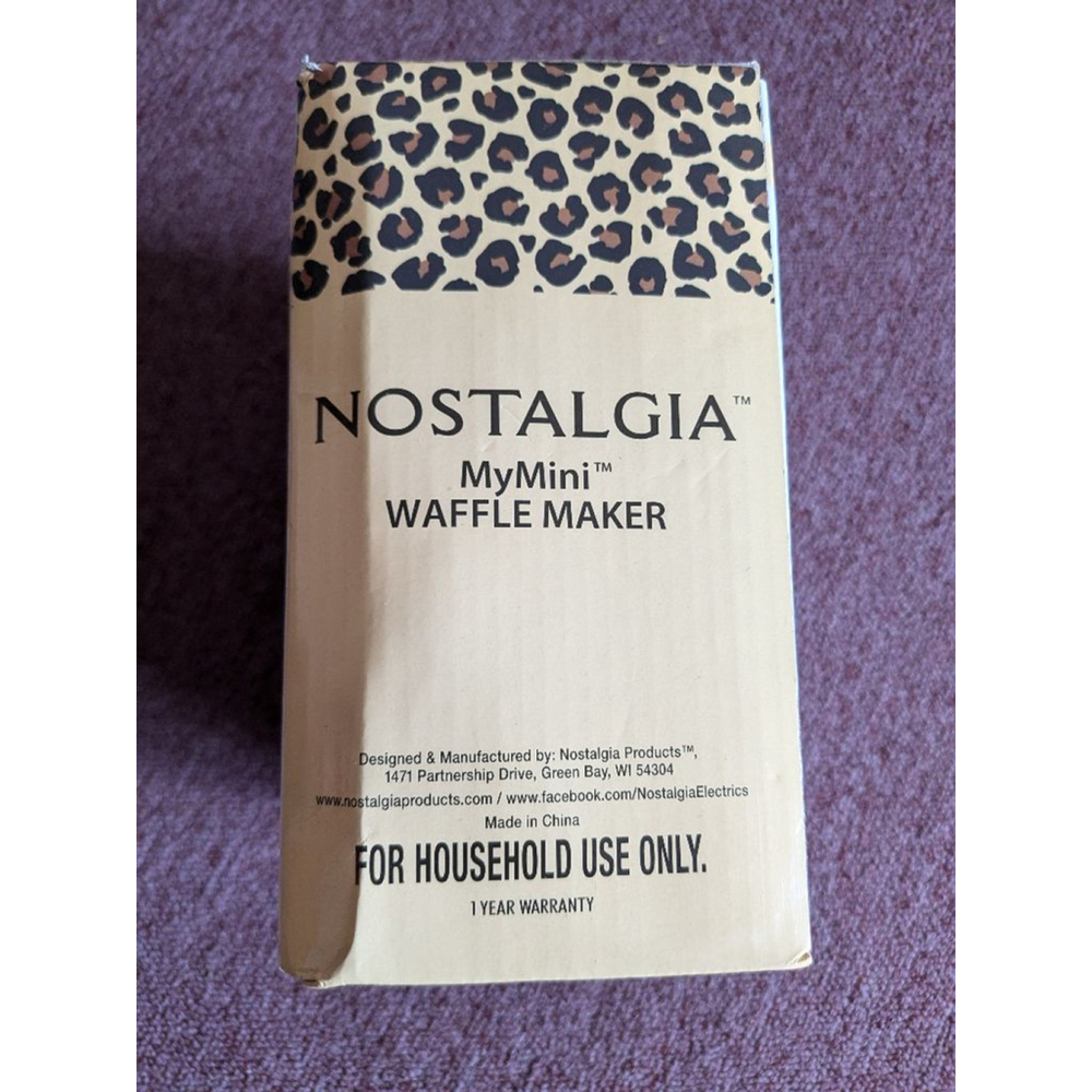 Nostalgia mini waffler maker - Picture 2 of 3